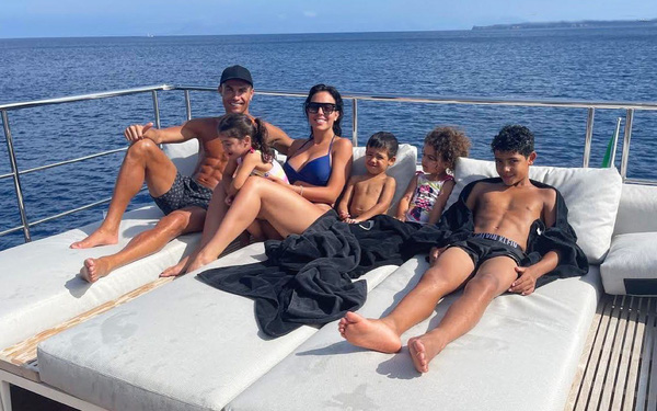 Hình ảnh thường nhật của gia đình Ronaldo