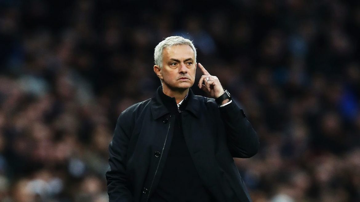 HLV Mourinho khuyên Southgate để dành 3 trụ cột cho trận bán kết